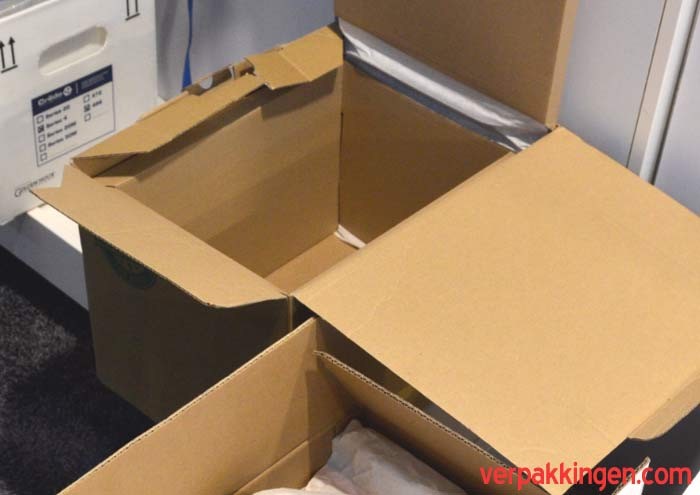 Insulated cardboard boxes