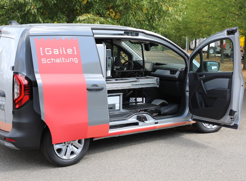 Renault Kangoo mit Schubladen zur Aufbewahrung von Teilen
