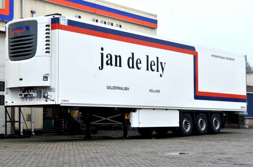 Jan de Lely koopt 65 Schmitz Cargobull opleggers