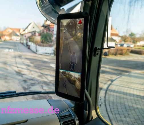 Mercedes-Benz MirrorCam